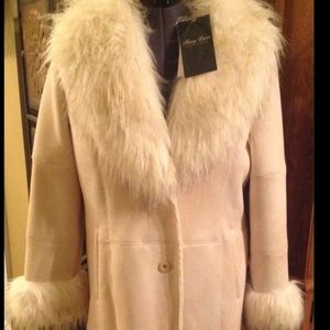 Beautiful suede winter coat. Faux fur. Never worn, beautiful condition! Size M-L